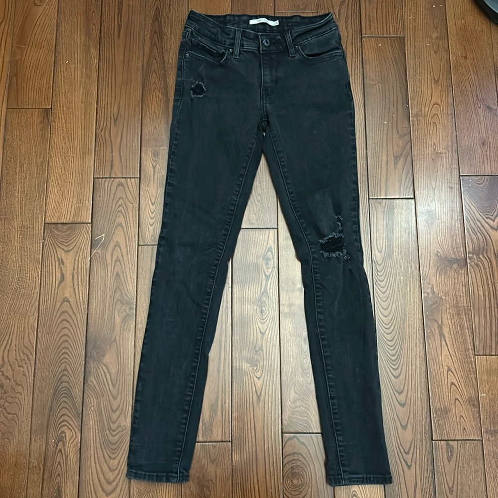 Black Levi’s 711